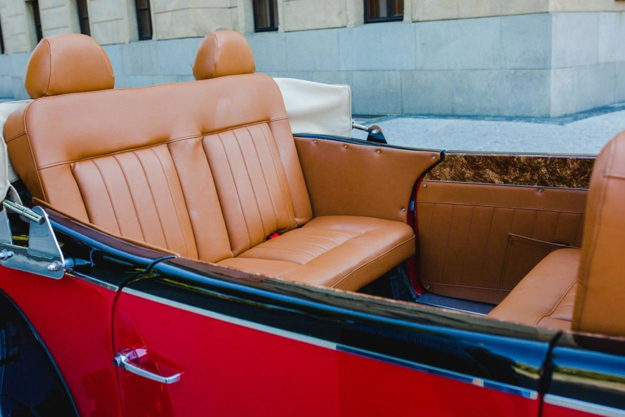 Vintage Car Tour to Karlštejn Castle