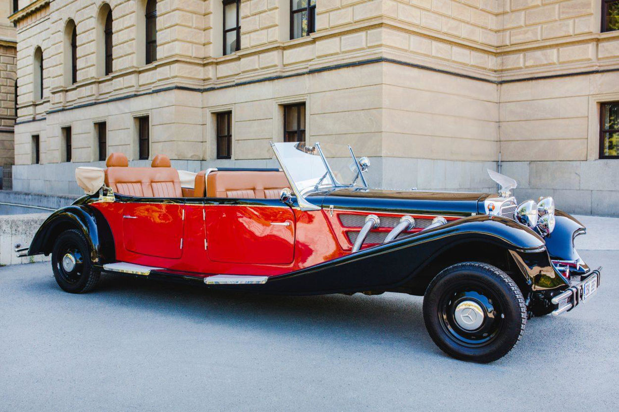 Vintage Car Tour to Karlštejn Castle