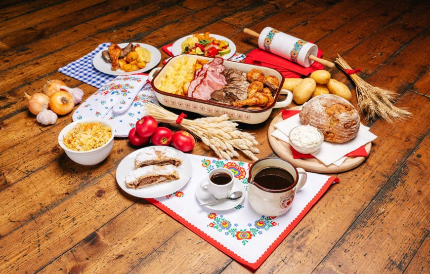 Folklore Garden Folklore Dinner with Unlimited Drinks 4course Menu