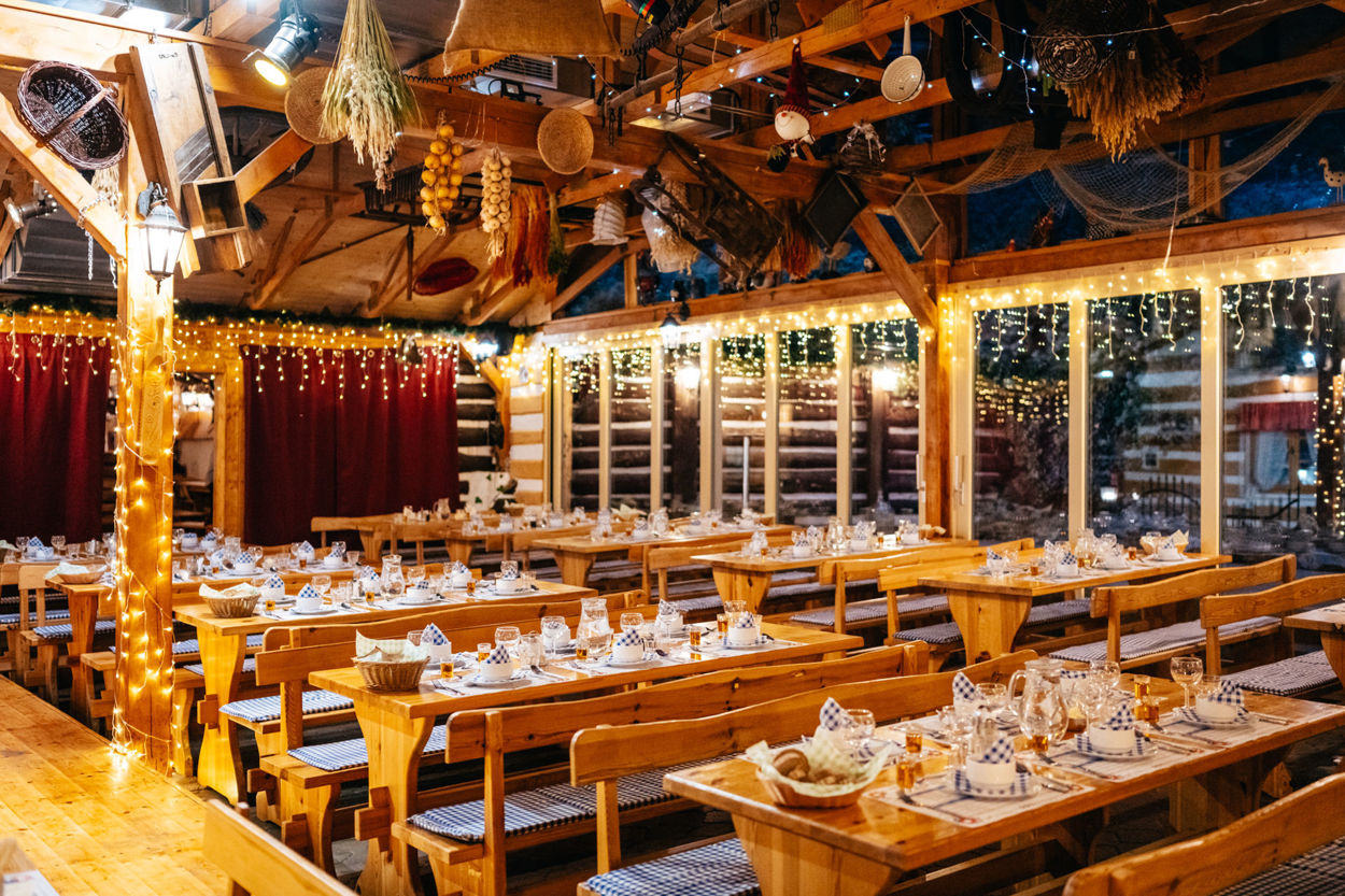 Folklore Dinner with Unlimited Drinks 4course Menu